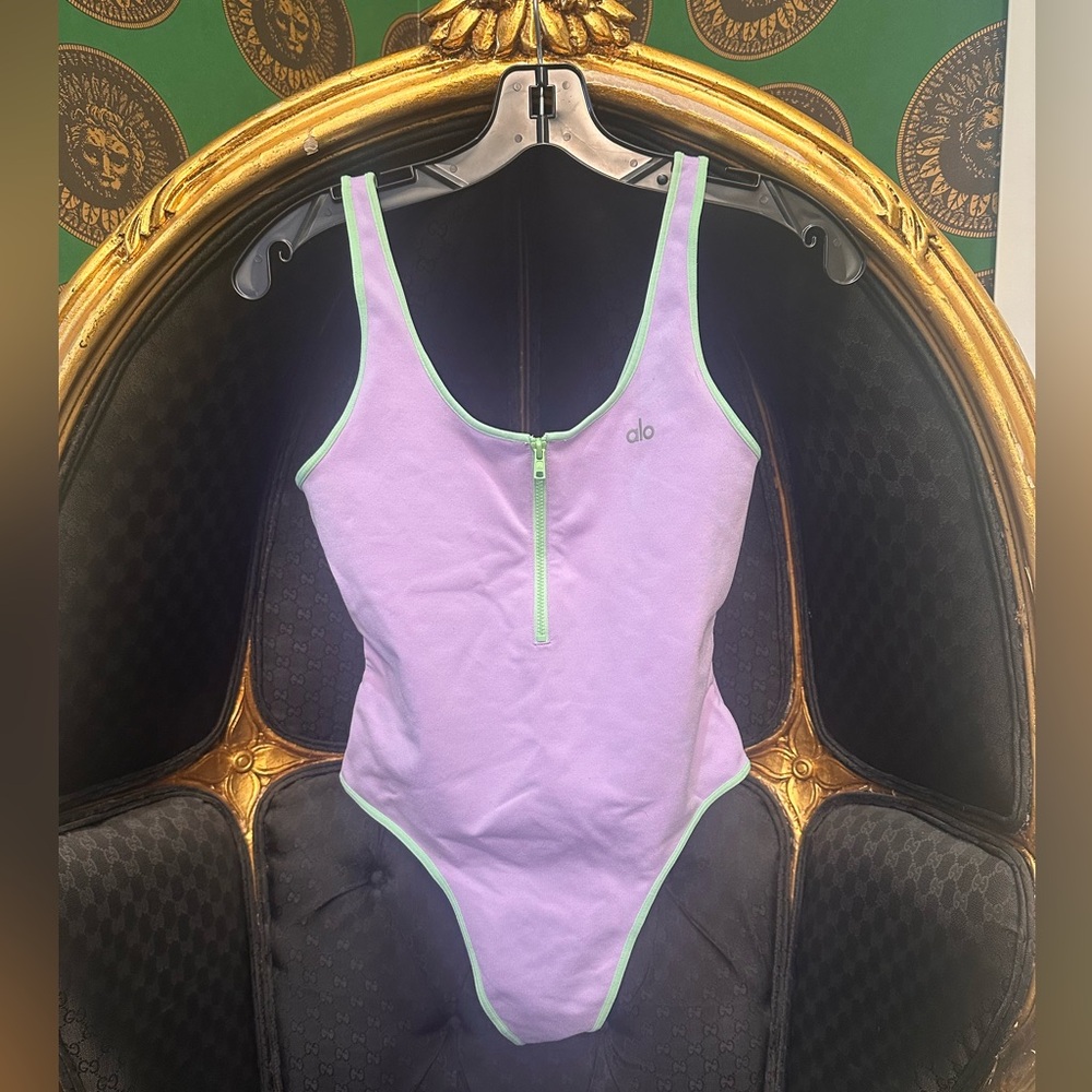 ALO Yoga Purple and Green Activewear Top, Size XS